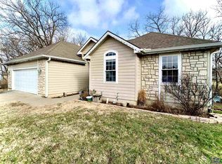 4106 SE Oakwood Ct, Topeka, KS 66609