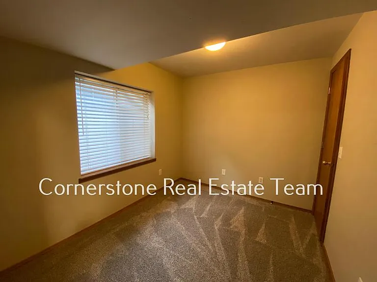 1345 Coolcrest Dr — Photo 25