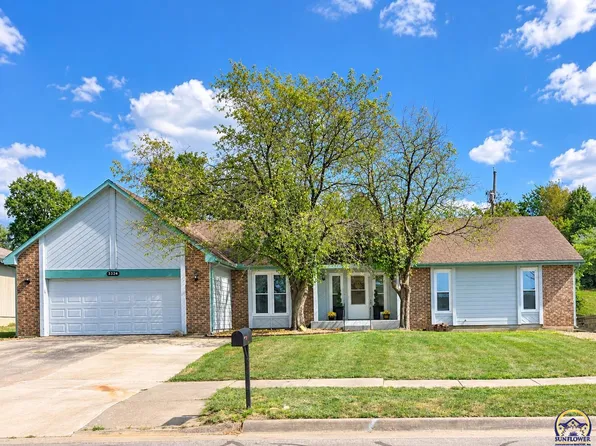 3324 SW Skyline Dr W, Topeka, KS 66614