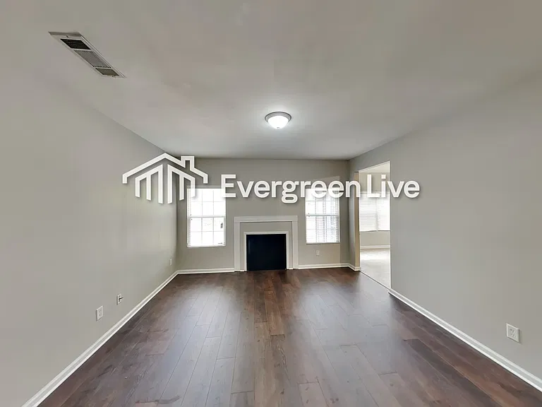 5060 Pioneer Pkwy — Photo 3