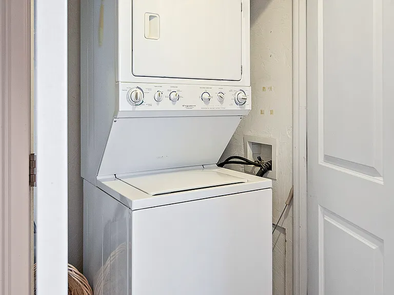 405 E 3rd St #2 — Photo 12