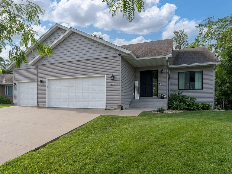 305 Tanager Rd — Photo 1