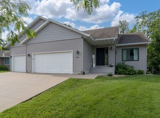 305 Tanager Rd, Mankato, MN 56001