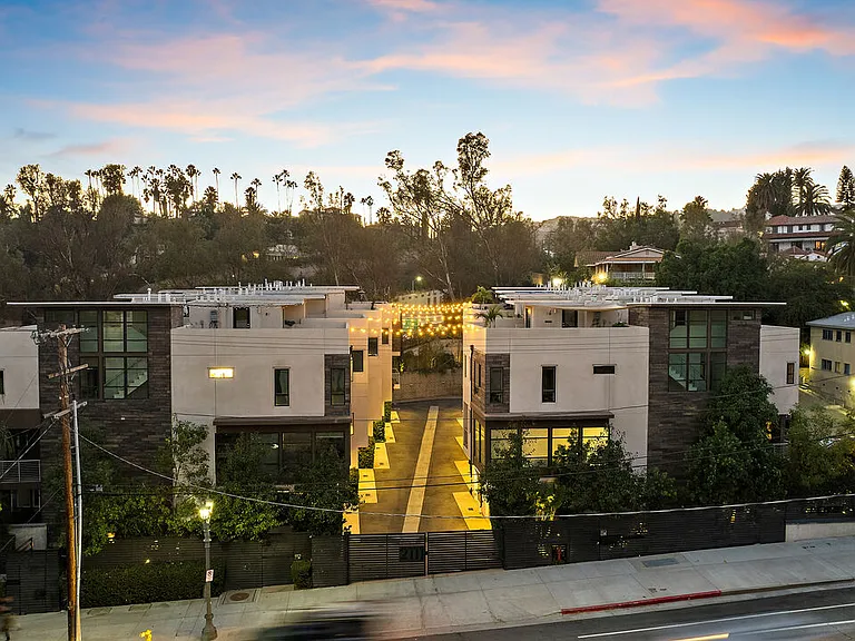 2111 N Cahuenga Blvd #1 — Photo 34