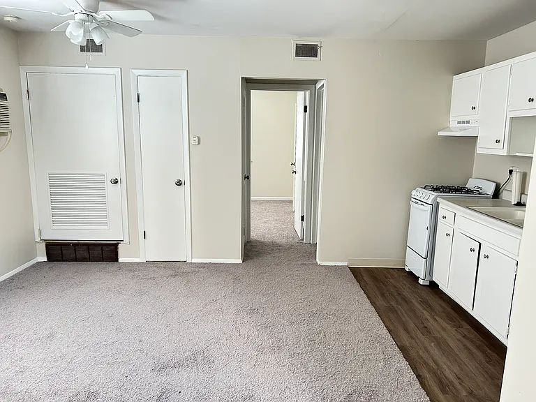 2157 Summit St — Photo 3