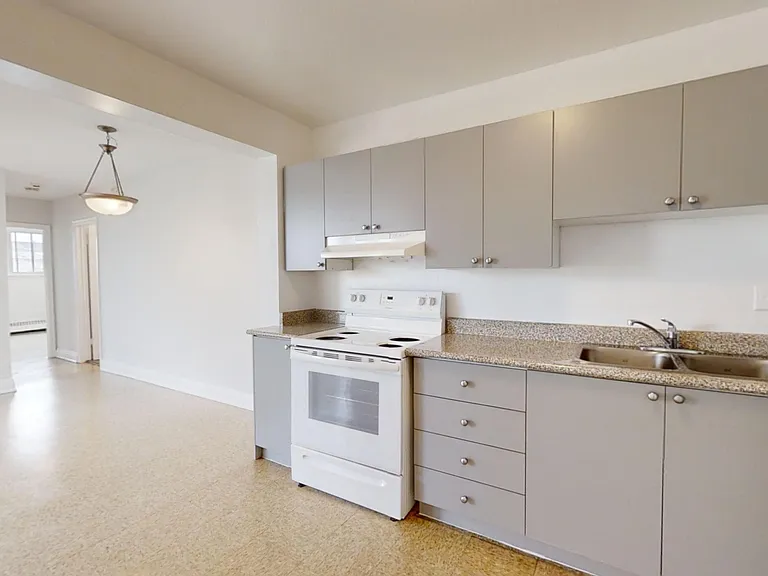 10 Bergamot Ave — Photo 4