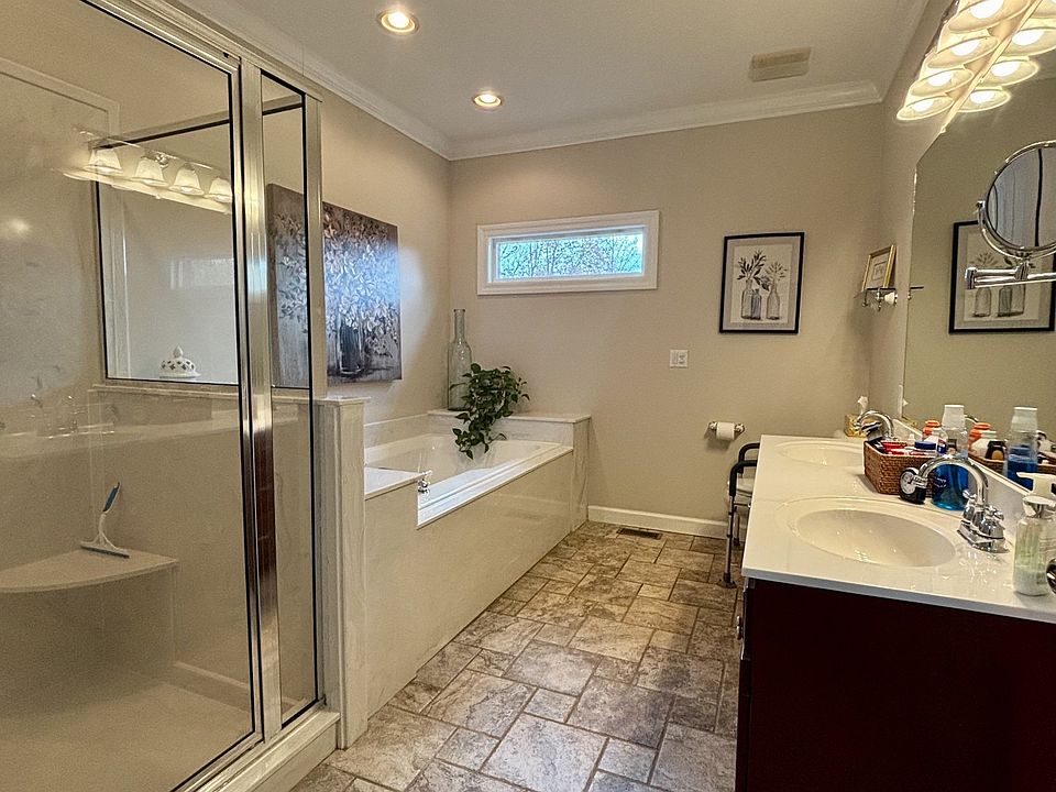 25th image of 498 Dearman St
