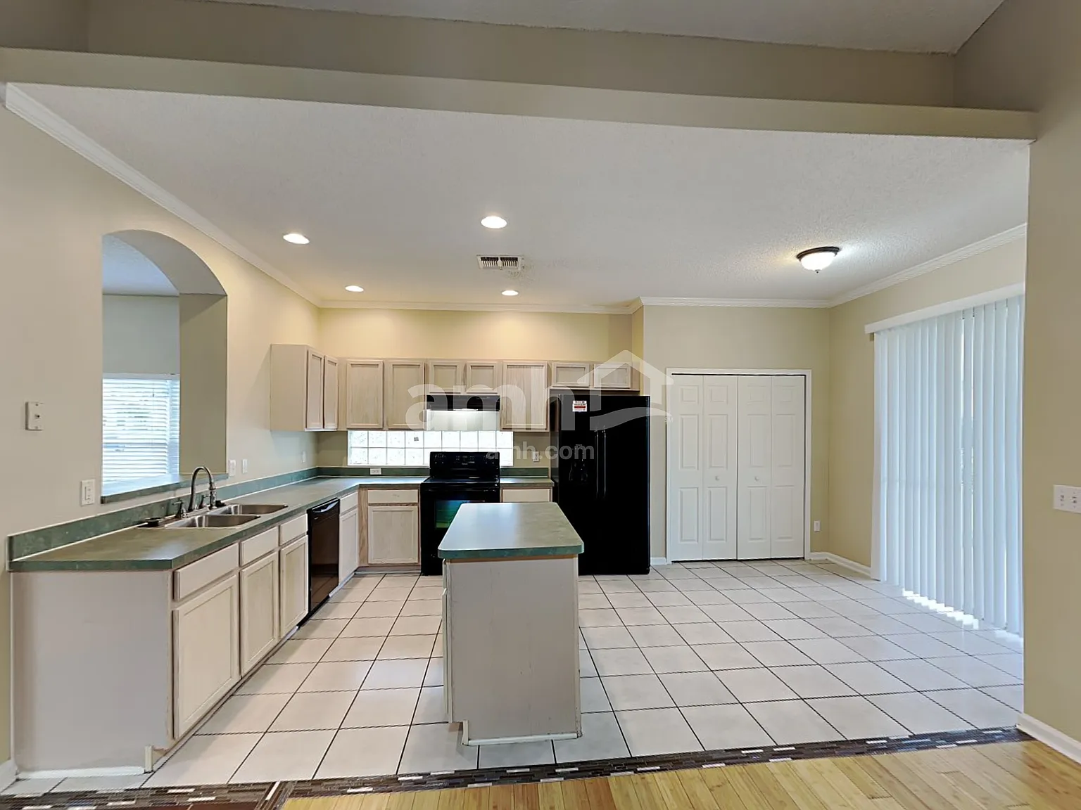 3 bed, 2.0 bath, 1681 sqft, $2,150 — Photo 3