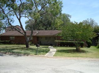 129 Winding Way Dr, Gonzales, TX 78629