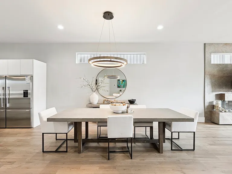 915 NW 8th St — Photo 10