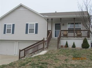 850 SW Lee Ann Dr, Grain Valley, MO 64029