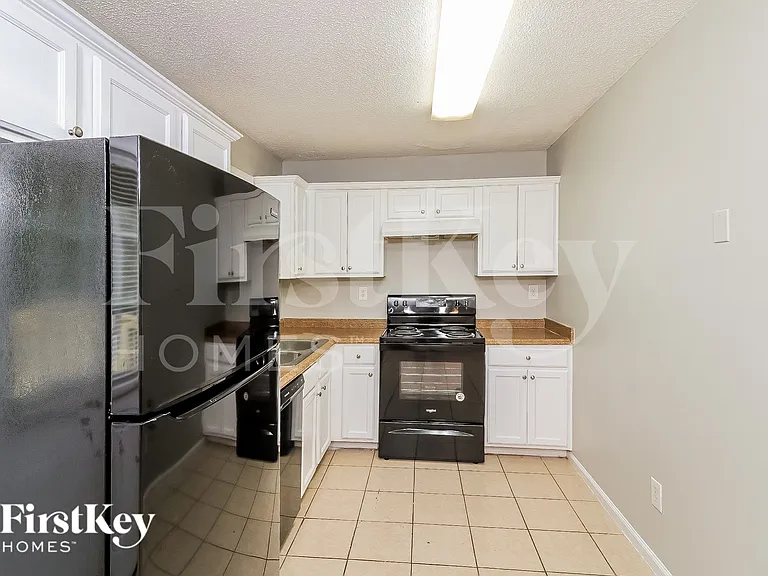 6013 Radford Dr — Photo 8