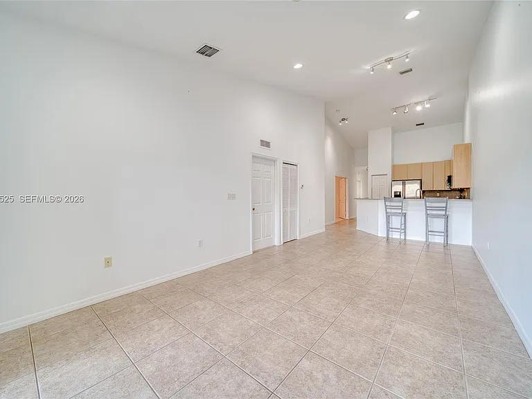 3365 NE 11th Dr #3365 — Photo 5