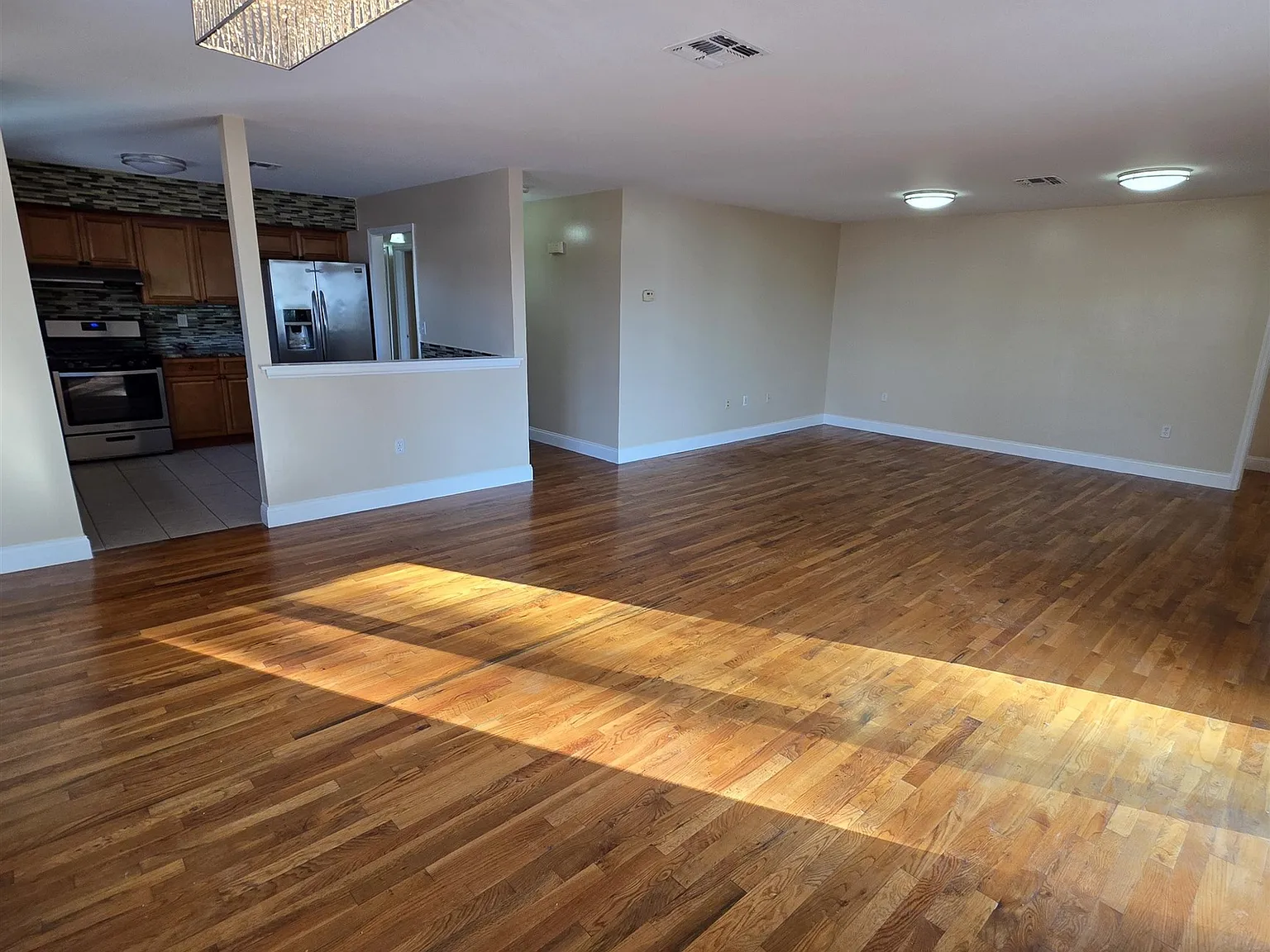 3 bed, 2.0 bath, $3,250 — Photo 3