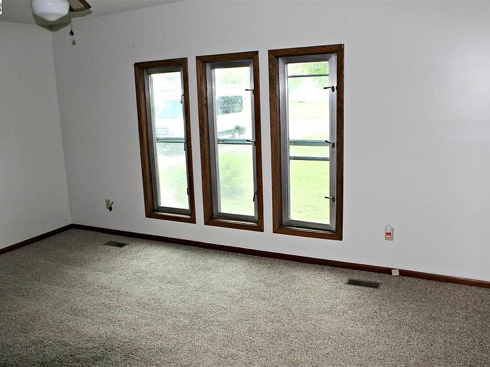 1st image of 211 E A Ave
