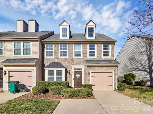 9732 Springholm Dr, Charlotte, NC 28278