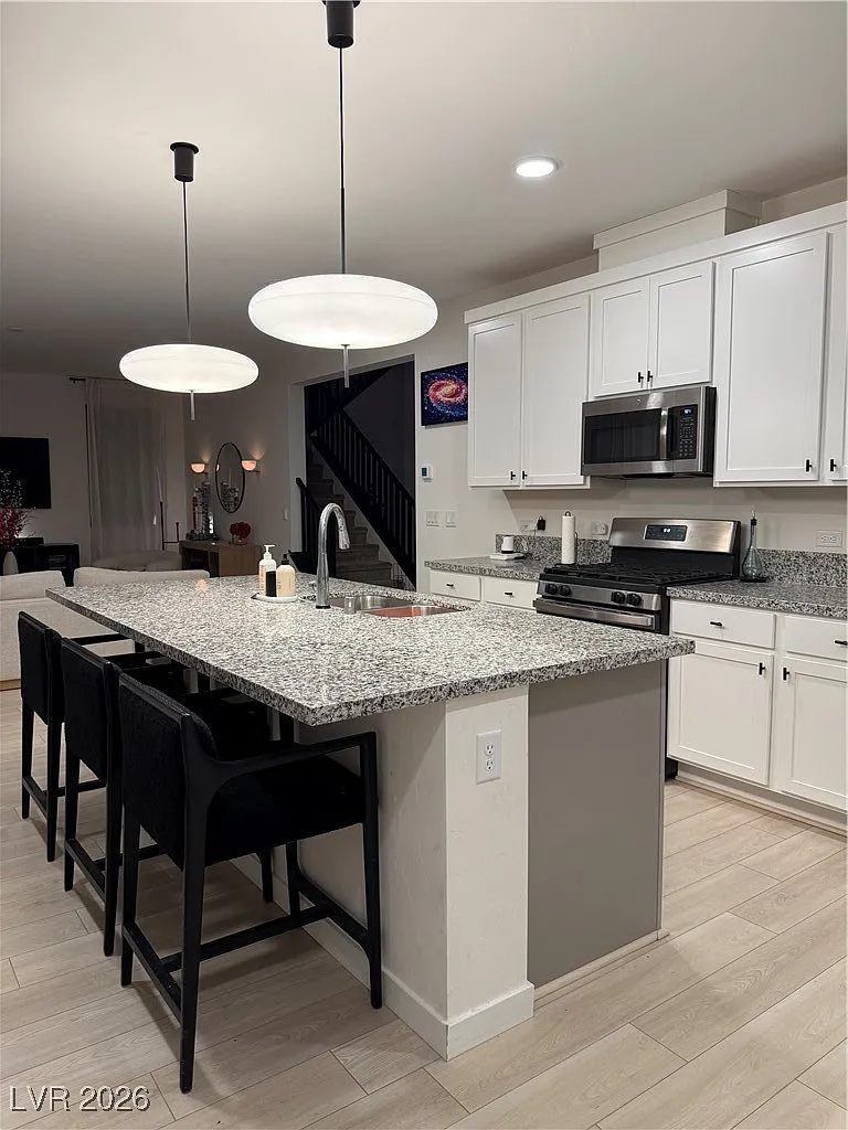 4 bed, 3.0 bath, 2439 sqft, $2,800 — Photo 3