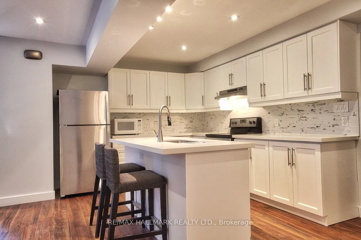 Building Photo - 73 Lawrence Ave E #GROUND