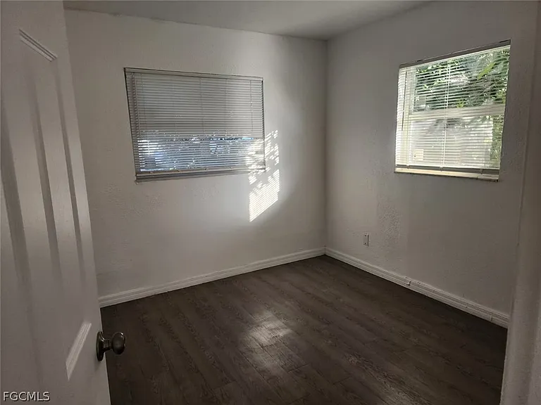 1919 Lillie St — Photo 15