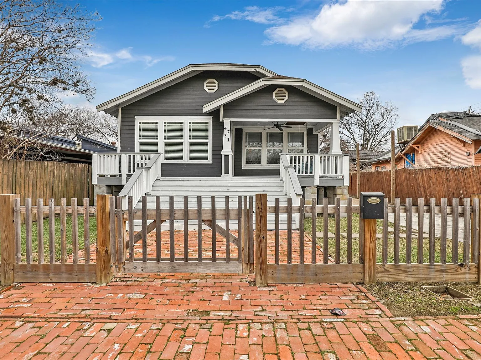3 bed, 2.0 bath, 1252 sqft, $2,300 — Photo 1