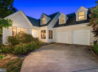 2905 Meadow View Rd, Falls Church, VA 22042