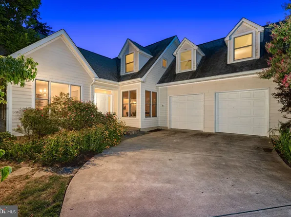 2905 Meadow View Rd, Falls Church, VA 22042