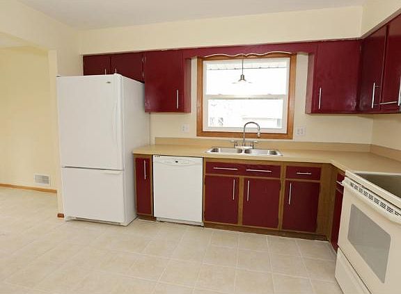 4th image of 1865 Carol Ln