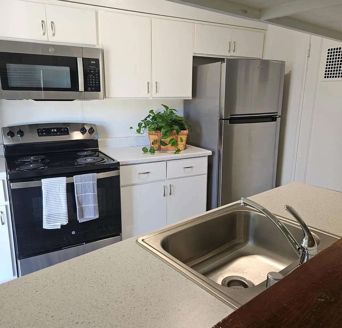 2 bed, 1050 sqft, $2,275 — Photo 4