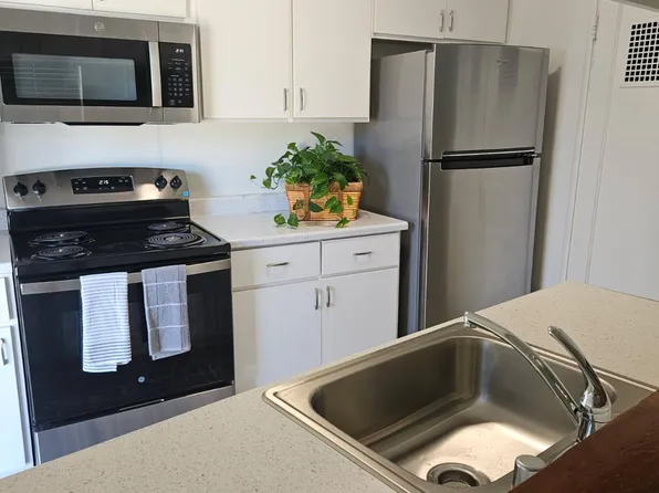3220 Windsor Dr, Sacramento, CA 95864