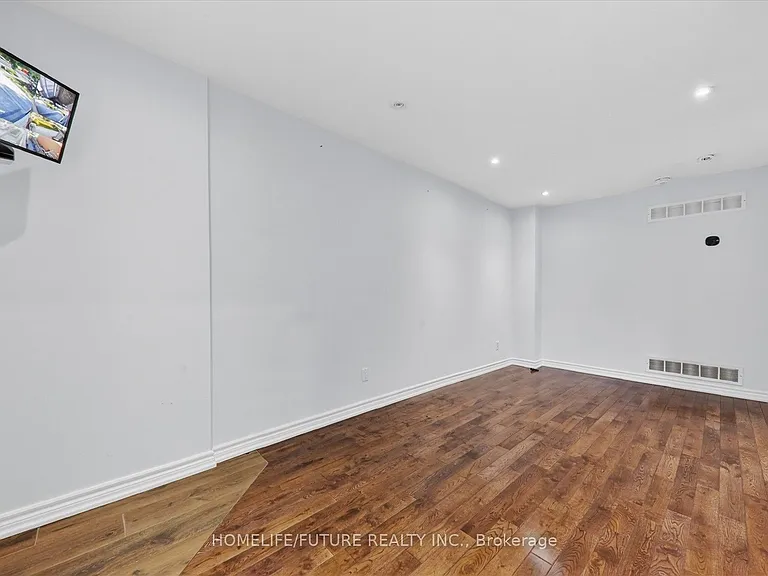 37 Elson St #UPPER — Photo 16