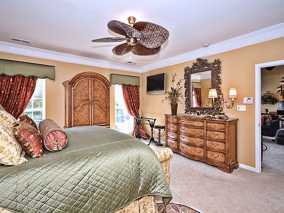 Large & spacious Mstr Bdrm