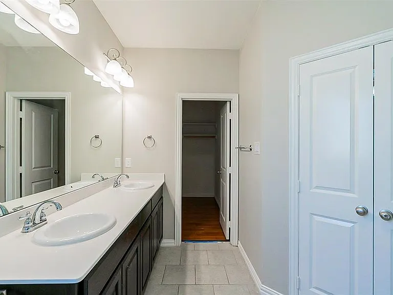 312 Emerald Creek Dr — Photo 16