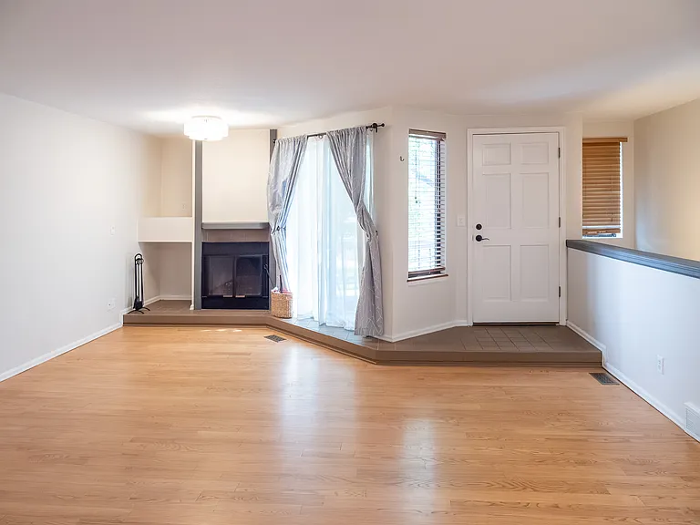 5066 Buckingham Rd — Photo 1
