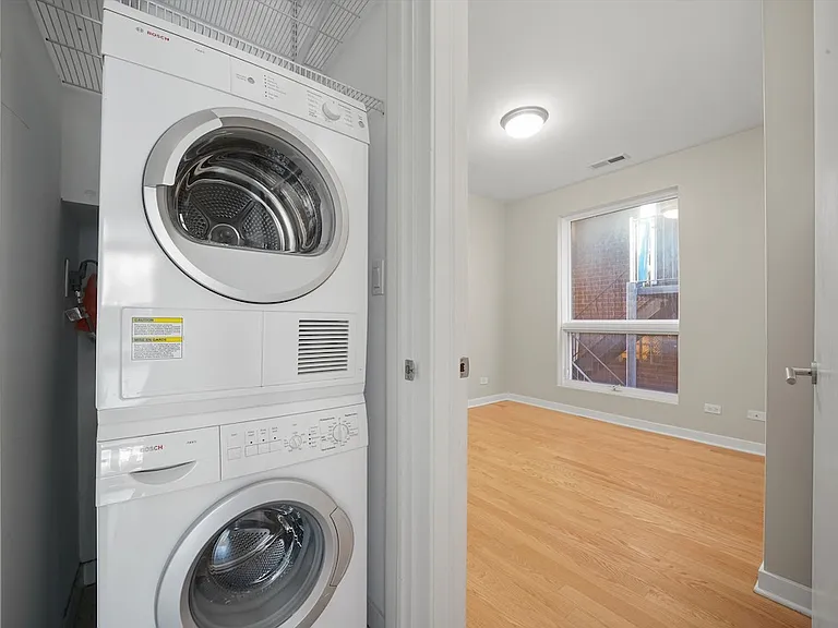 1541 N Bosworth St #4 — Photo 18
