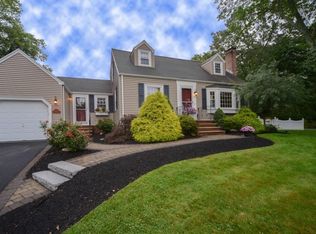 8 Sunnyfield Rd, Bedford, MA 01730