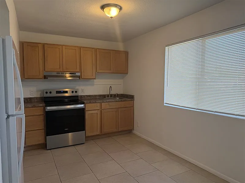 2 bed, 1.0 bath, 621 sqft, $895 — Photo 3
