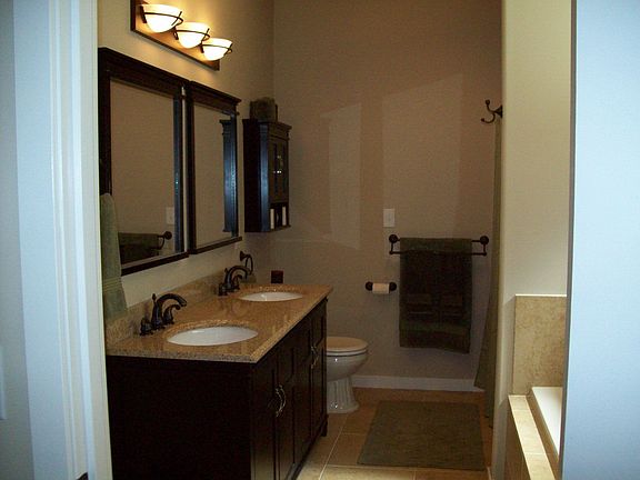 Master Bath- Jetted Tub