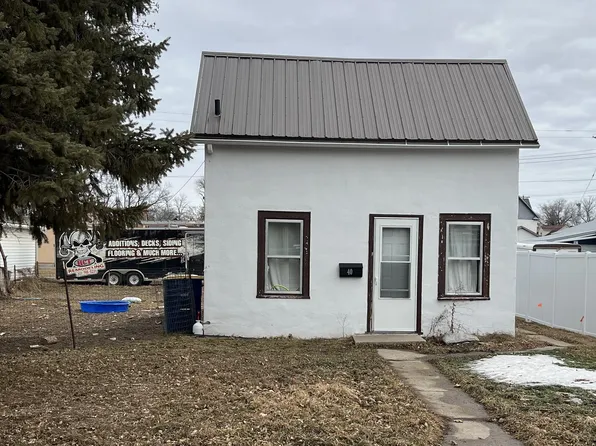 408 5th Ave NW, Jamestown, ND 58401