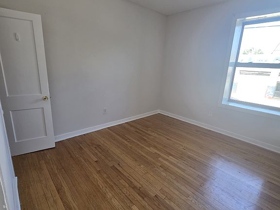 3rd image of 2909 W Cermak Rd APT 1W