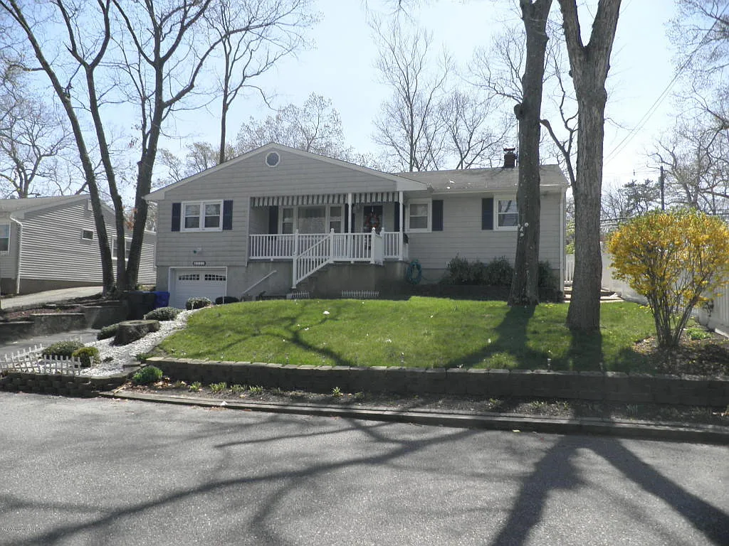 331 Shawnee Dr photo 1