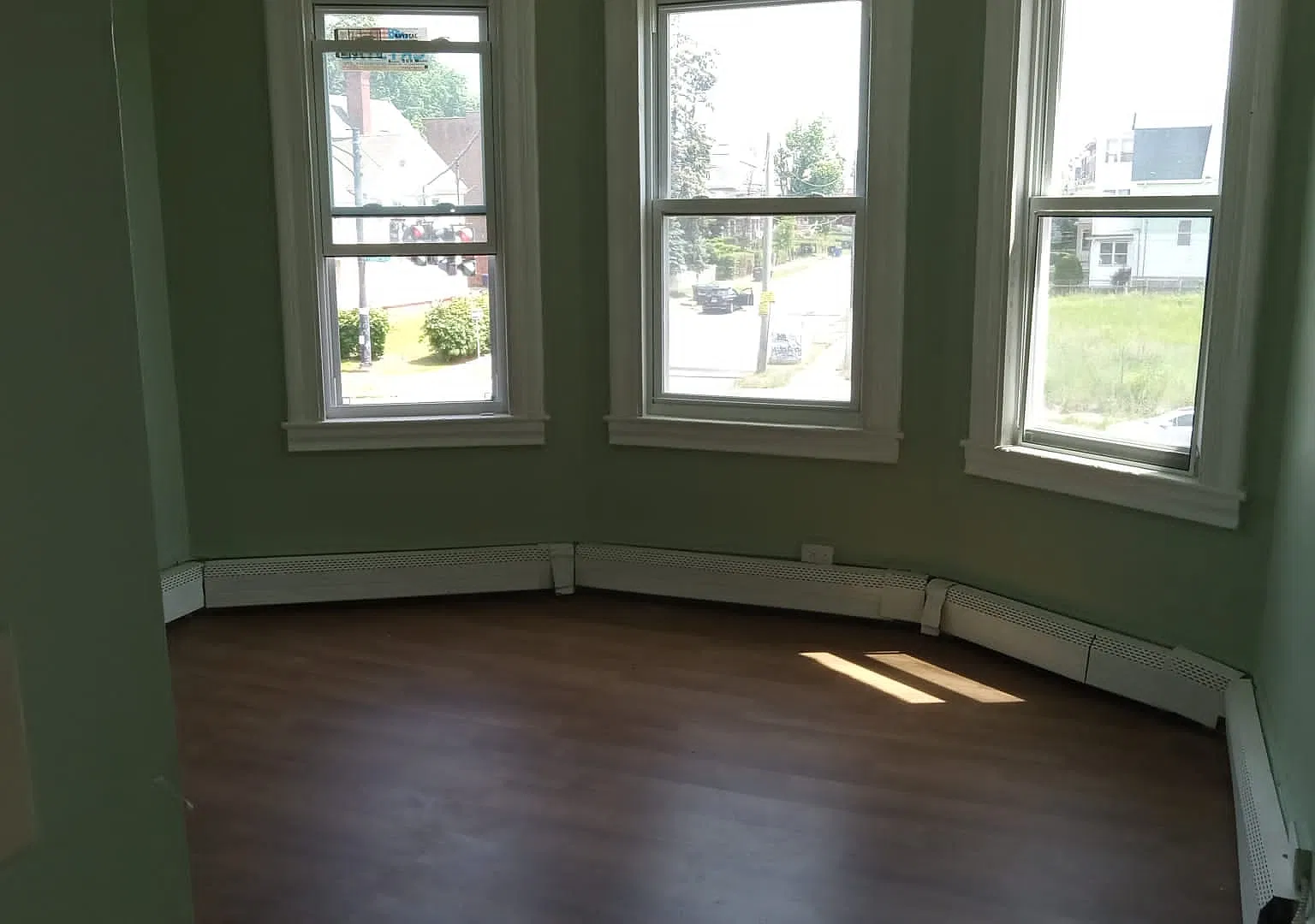 3 bed, 1200 sqft, $1,500 — Photo 1