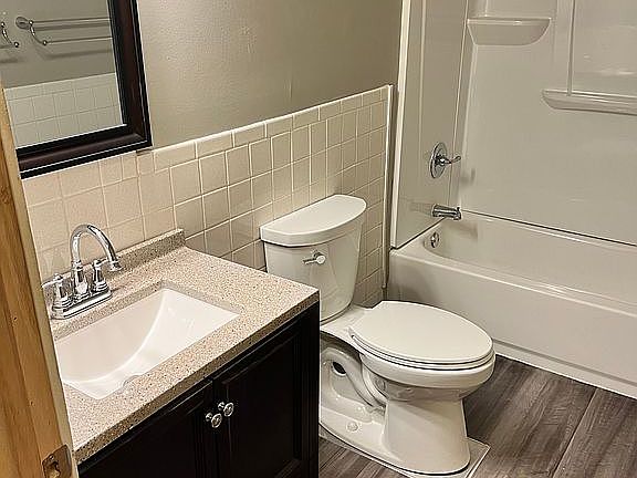 4th image of 2351 Henrianne Ct