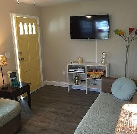 Living Area with 42"HD TV