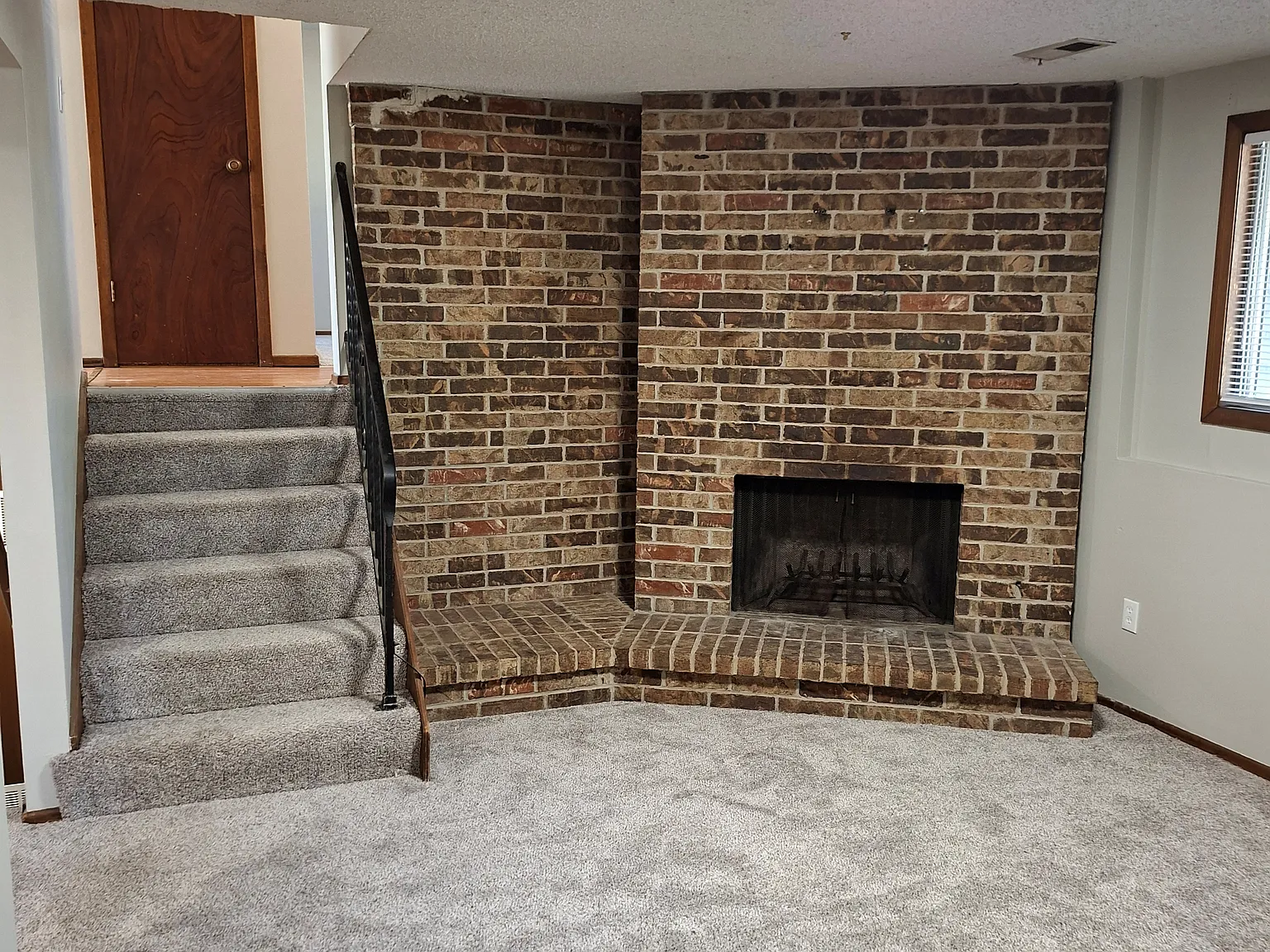 3 bed, 1874 sqft, $1,547 — Photo 3