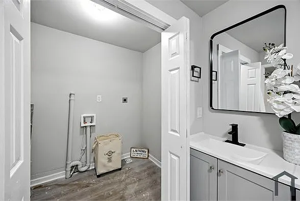 594 Robert Henry St — Photo 29