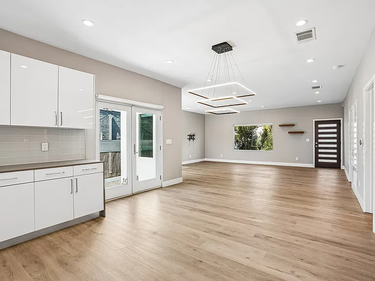 7007 Arlington Ave — Photo 5