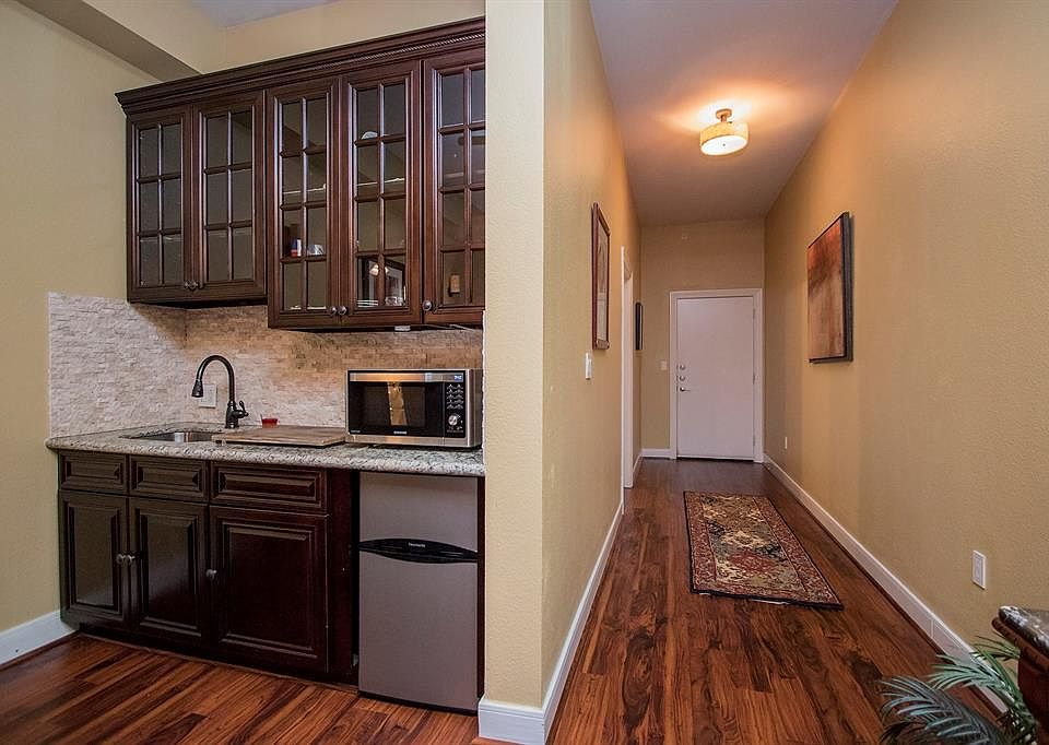 1st image of 3333 Allen Pkwy Unit 300