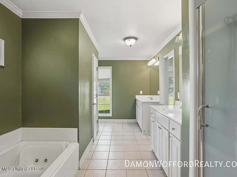 139 Hunters Row — Photo 12