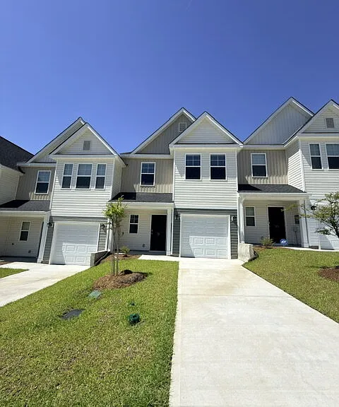 121 Bartlett Dr — Photo 2