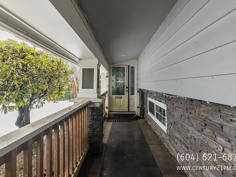 2088 Majestic Cres #UPPER — Photo 9